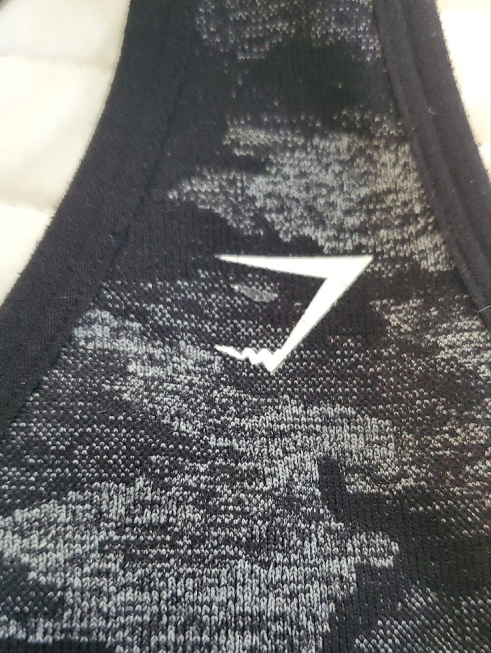 Gymshark Adapt Camo Seamless sports bra - Picture 2 of 4